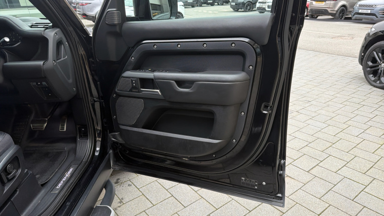 Land Rover Defender 2.0 P400e X 110 5dr Auto Estate